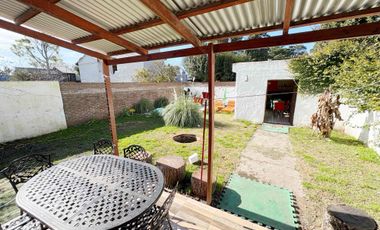 CASA EN VENTA BARRIO LA FLORIDA 5 AMBIENTES CON PISCINA APTO CREDITO ACEPTA PERMUTA.