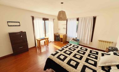 CASA EN VENTA BARRIO LA FLORIDA 5 AMBIENTES CON PISCINA APTO CREDITO ACEPTA PERMUTA.