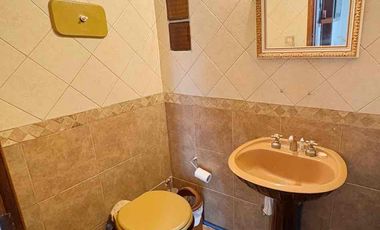 CASA EN VENTA BARRIO LA FLORIDA 5 AMBIENTES CON PISCINA APTO CREDITO ACEPTA PERMUTA.