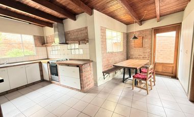 Vendo casa estilo rustico en Casuarinas Sur