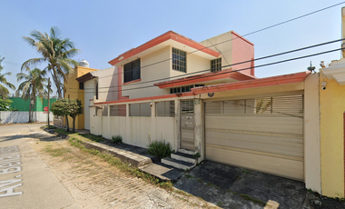 CASA EN VENTA DE RECUPERACION HIPOTECAARIA EN PUERTO MEXICO COATZACOALCOS VERACRUZ CON SNETENCIA EN FIRME