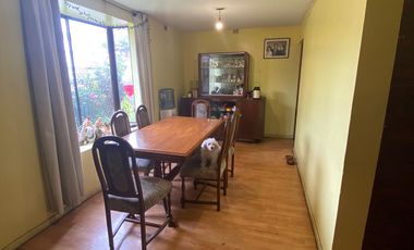 Amplia Propiedad De 3 Pisos, Ideal Para Familia 5d, 6b Y 2e.