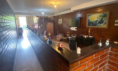 Amplia Propiedad De 3 Pisos, Ideal Para Familia 5d, 6b Y 2e.