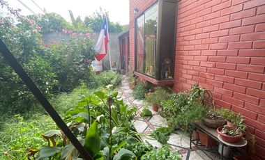 Amplia Propiedad De 3 Pisos, Ideal Para Familia 5d, 6b Y 2e.