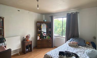 Amplia Propiedad De 3 Pisos, Ideal Para Familia 5d, 6b Y 2e.