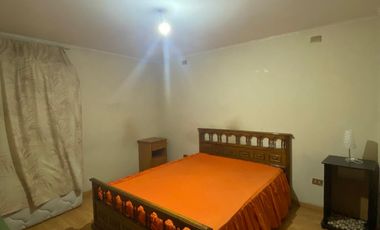 Amplia Propiedad De 3 Pisos, Ideal Para Familia 5d, 6b Y 2e.