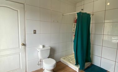 Amplia Propiedad De 3 Pisos, Ideal Para Familia 5d, 6b Y 2e.