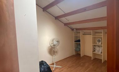 Amplia Propiedad De 3 Pisos, Ideal Para Familia 5d, 6b Y 2e.