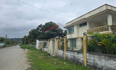 Casa en Venta Tonsupa, El Comercio y calle Quinta. Con piscina y área de BBQ