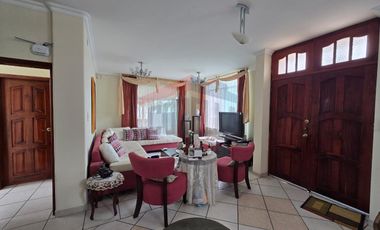 Casa en Venta Tonsupa, El Comercio y calle Quinta. Con piscina y área de BBQ