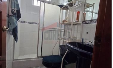 Casa en Venta Tonsupa, El Comercio y calle Quinta. Con piscina y área de BBQ