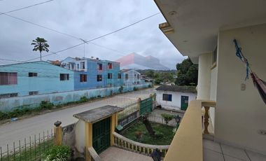 Casa en Venta Tonsupa, El Comercio y calle Quinta. Con piscina y área de BBQ