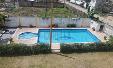 Casa en Venta Tonsupa, El Comercio y calle Quinta. Con piscina y área de BBQ