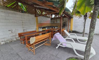 Casa en Venta Tonsupa, El Comercio y calle Quinta. Con piscina y área de BBQ