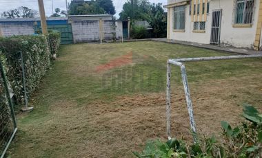 Casa en Venta Tonsupa, El Comercio y calle Quinta. Con piscina y área de BBQ