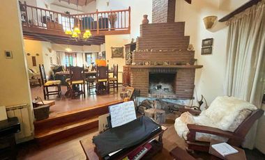 IMPORTANTE CHALET 6 AMBIENTES SOBRE DOS LOTES