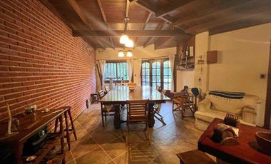 IMPORTANTE CHALET 6 AMBIENTES SOBRE DOS LOTES