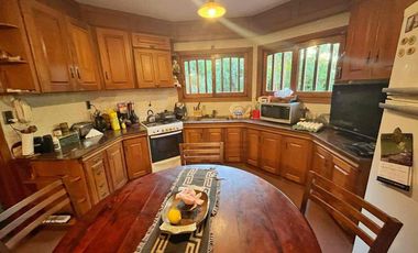 IMPORTANTE CHALET 6 AMBIENTES SOBRE DOS LOTES