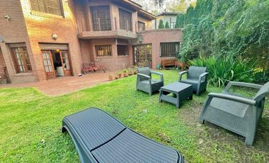 IMPORTANTE CHALET 6 AMBIENTES SOBRE DOS LOTES