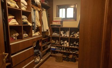 IMPORTANTE CHALET 6 AMBIENTES SOBRE DOS LOTES