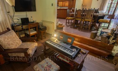 IMPORTANTE CHALET 6 AMBIENTES SOBRE DOS LOTES