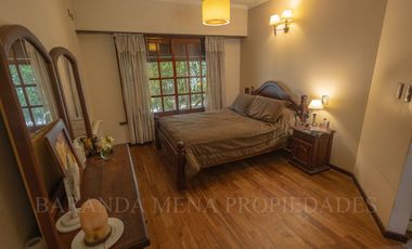 IMPORTANTE CHALET 6 AMBIENTES SOBRE DOS LOTES