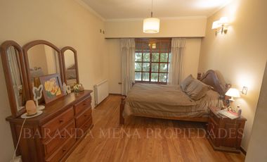 IMPORTANTE CHALET 6 AMBIENTES SOBRE DOS LOTES