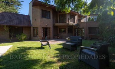 IMPORTANTE CHALET 6 AMBIENTES SOBRE DOS LOTES