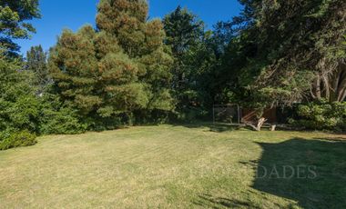 IMPORTANTE CHALET 6 AMBIENTES SOBRE DOS LOTES