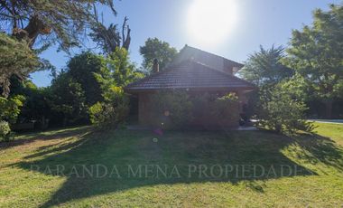 IMPORTANTE CHALET 6 AMBIENTES SOBRE DOS LOTES