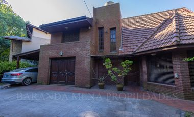 IMPORTANTE CHALET 6 AMBIENTES SOBRE DOS LOTES