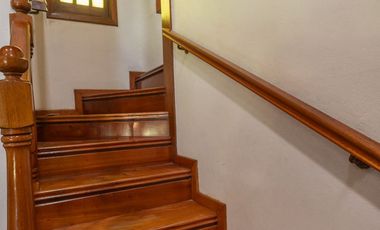 IMPORTANTE CHALET 6 AMBIENTES SOBRE DOS LOTES