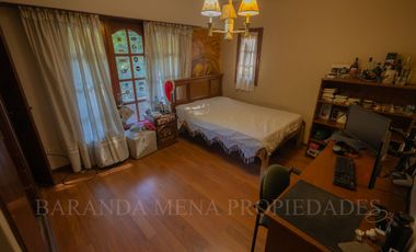 IMPORTANTE CHALET 6 AMBIENTES SOBRE DOS LOTES