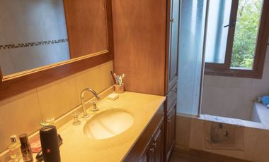 IMPORTANTE CHALET 6 AMBIENTES SOBRE DOS LOTES