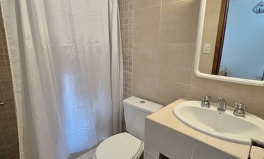 Departamento 3 ambientes con dependencia, balcón al frente, terraza privada y cochera – ¡En pleno centro! vista al mar