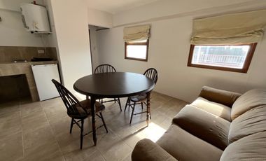 Departamento 3 ambientes con dependencia, balcón al frente, terraza privada y cochera – ¡En pleno centro! vista al mar