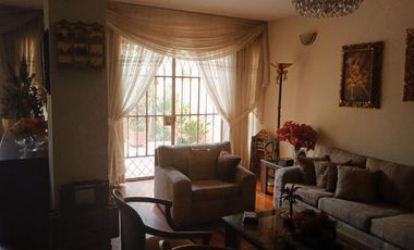 HERMOSA CASA EN VENTA CON JARDINES Y PISCINA EN SAN ISIDRO Y CERCA A LA AV. SALAVERRY