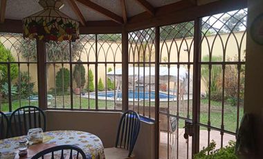 HERMOSA CASA EN VENTA CON JARDINES Y PISCINA EN SAN ISIDRO Y CERCA A LA AV. SALAVERRY