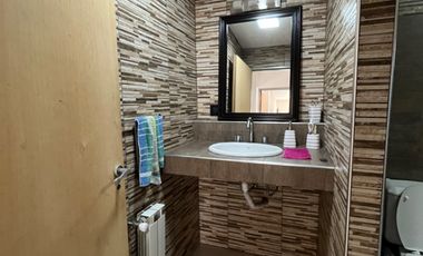 VENDEMOS CASA  DE 4 AMBIENTES + GALPÒN POCA ANTIGÜEDAD