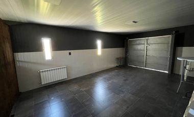 VENDEMOS CASA  DE 4 AMBIENTES + GALPÒN POCA ANTIGÜEDAD