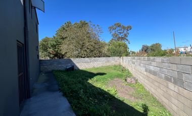 VENDEMOS CASA  DE 4 AMBIENTES + GALPÒN POCA ANTIGÜEDAD