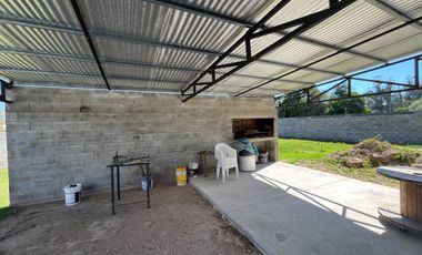 VENDEMOS CASA  DE 4 AMBIENTES + GALPÒN POCA ANTIGÜEDAD