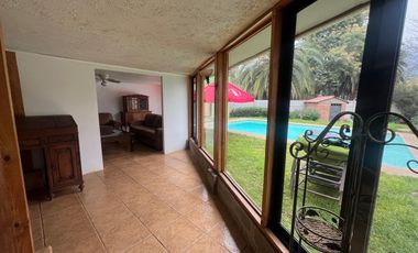 SE VENDE HERMOSA CASA EN OLMUE CON PISCINA