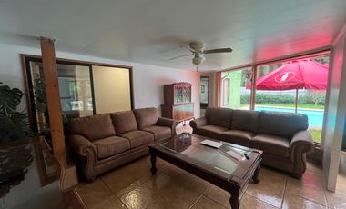 SE VENDE HERMOSA CASA EN OLMUE CON PISCINA