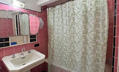 VENTA DE CASA SOBRE LOTE DE 8,66 X 43.30. ESTADO ORIGINAL.