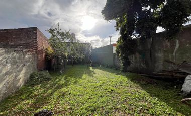 VENTA DE CASA SOBRE LOTE DE 8,66 X 43.30. ESTADO ORIGINAL.