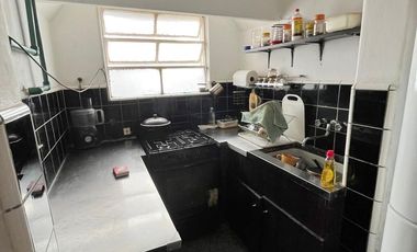 VENTA DE CASA SOBRE LOTE DE 8,66 X 43.30. ESTADO ORIGINAL.