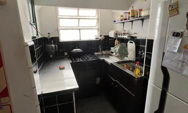 VENTA DE CASA SOBRE LOTE DE 8,66 X 43.30. ESTADO ORIGINAL.