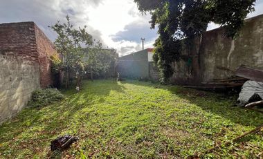 VENTA DE CASA SOBRE LOTE DE 8,66 X 43.30. ESTADO ORIGINAL.