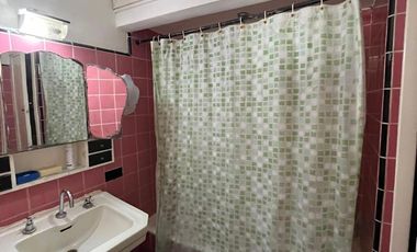 VENTA DE CASA SOBRE LOTE DE 8,66 X 43.30. ESTADO ORIGINAL.